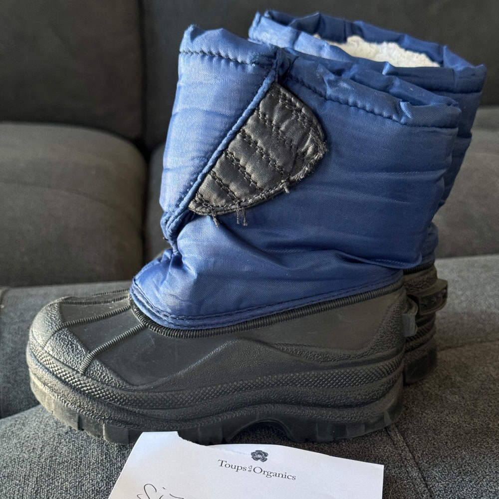 Toddler Snow Boots - size 8
